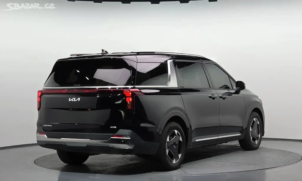 2024 KIA CARNIVAL 1.6T HEV 9 miest - fotka 2
