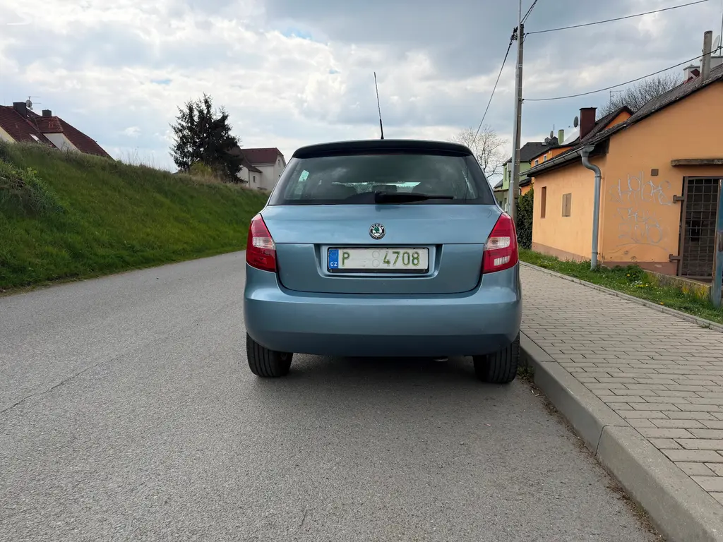 Škoda Fabia II 1.2 HTP,Hatchback,klima,1.majitel ! - fotka 6
