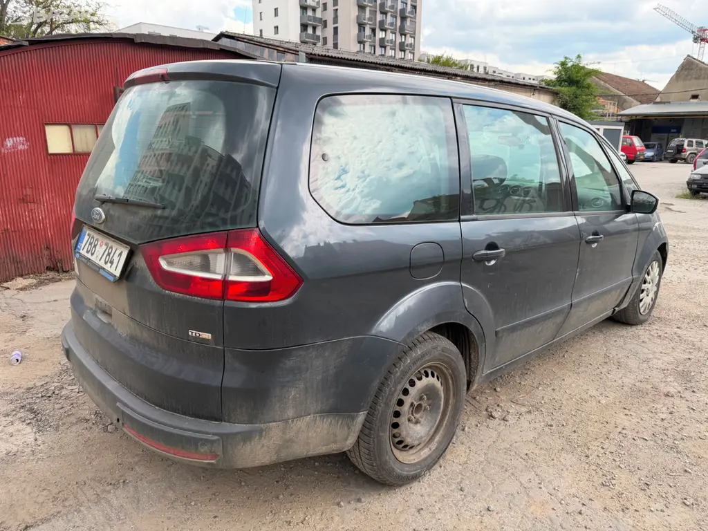 Ford Galaxy 2.0 TDCi 7 míst - fotka 2