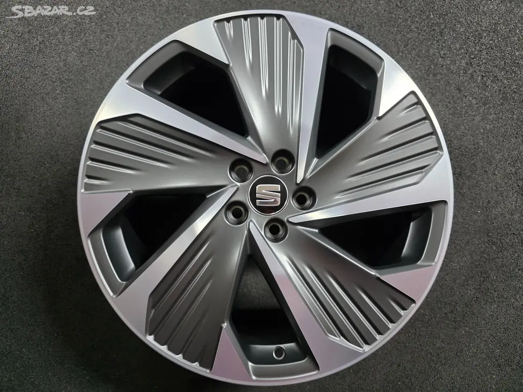 Seat Arona Alu kolo 18 6F9601025G Originál kusovka