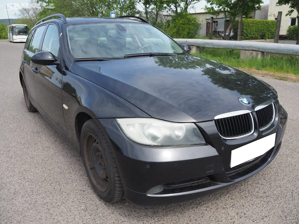BMW 320i klima, vyhř. sedadla - fotka 3
