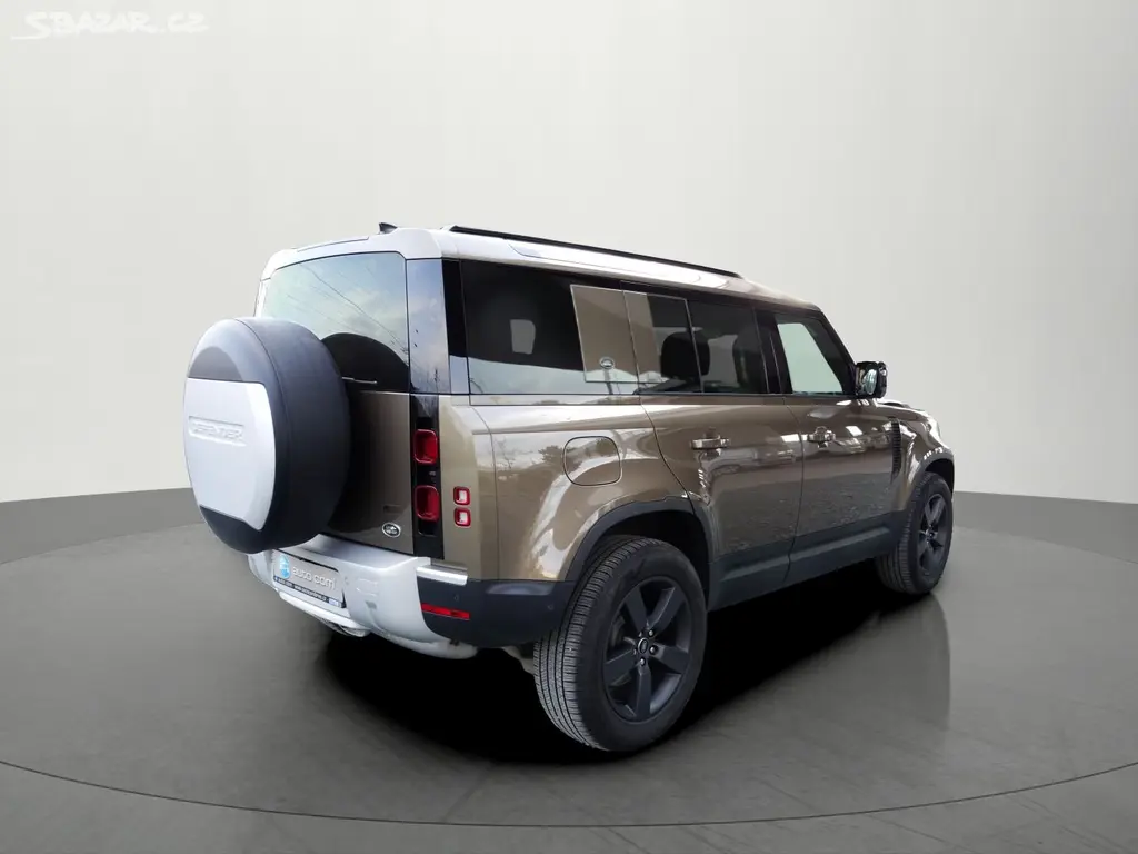 Land Rover Defender, 110 D300 221kW Black Packet ČR - fotka 4
