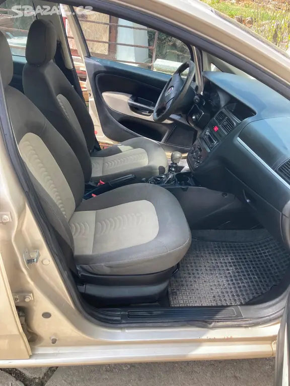 Automobil Fiat linea - fotka 6