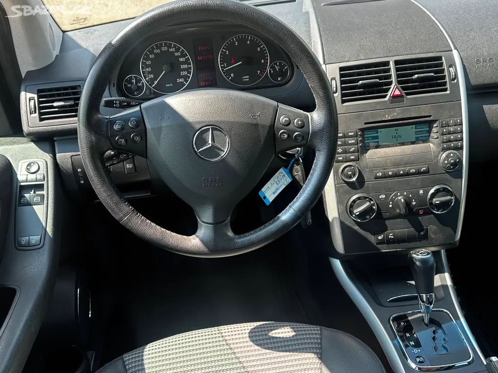 Mercedes-Benz A200, w169, r.2006, automat, klima - fotka 5