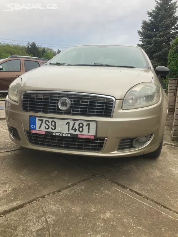 Automobil Fiat linea