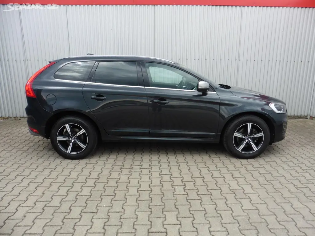 Volvo XC60, 2.4 D5 R-Design AWD A/T Navi - fotka 5