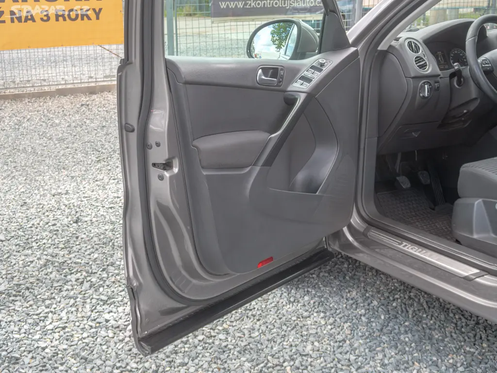 Volkswagen Tiguan ČR 2.0TDI 125KW 4x4 - SERVIS - fotka 5