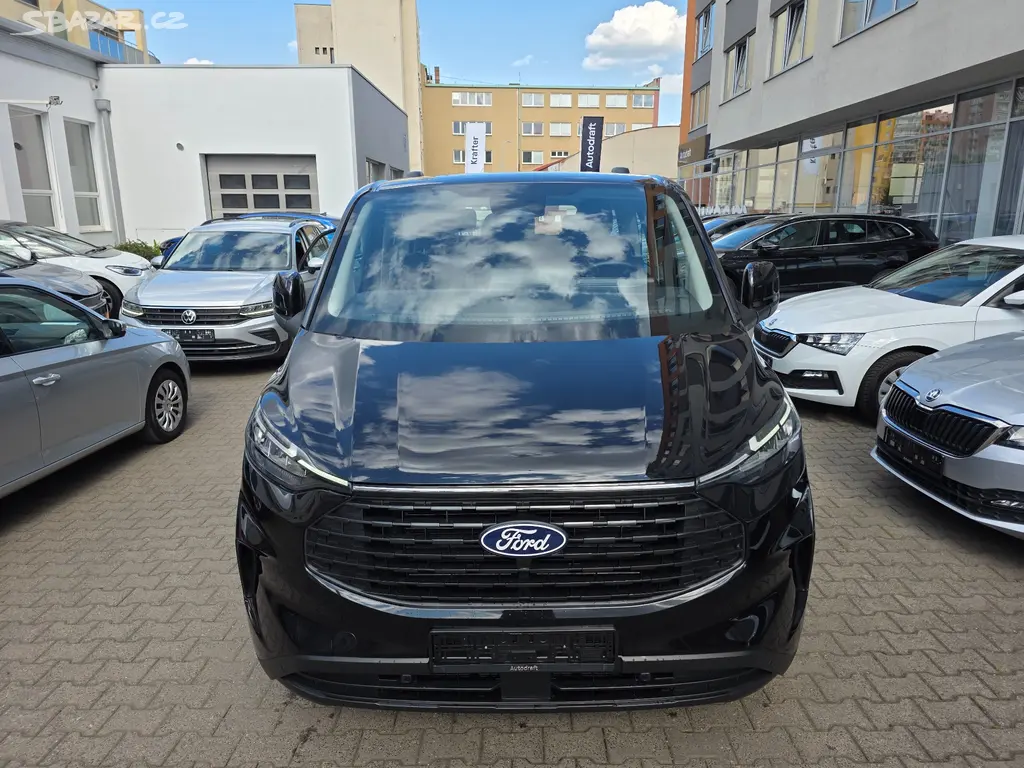 Ford Tourneo Custom 2.0 100kW 9-míst Tažné - fotka 2