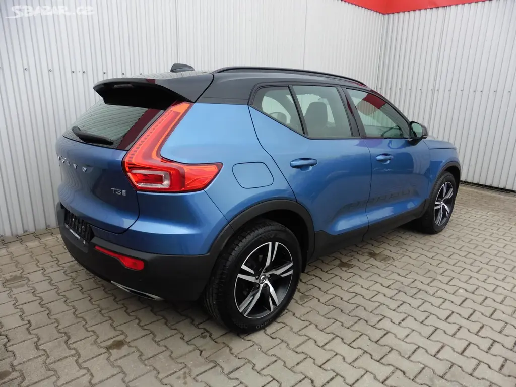 Volvo XC40, T3 R-Design 120kW A/T, ... - fotka 6