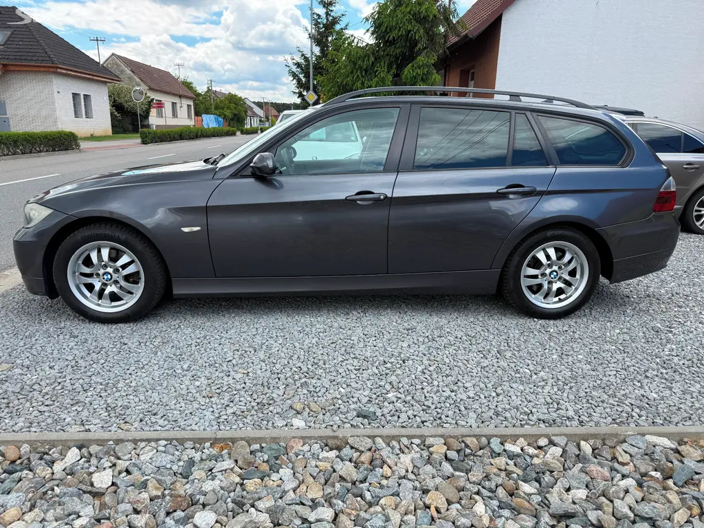 BMW 318i KOMBI ALU PEKNY STAV. - fotka 2