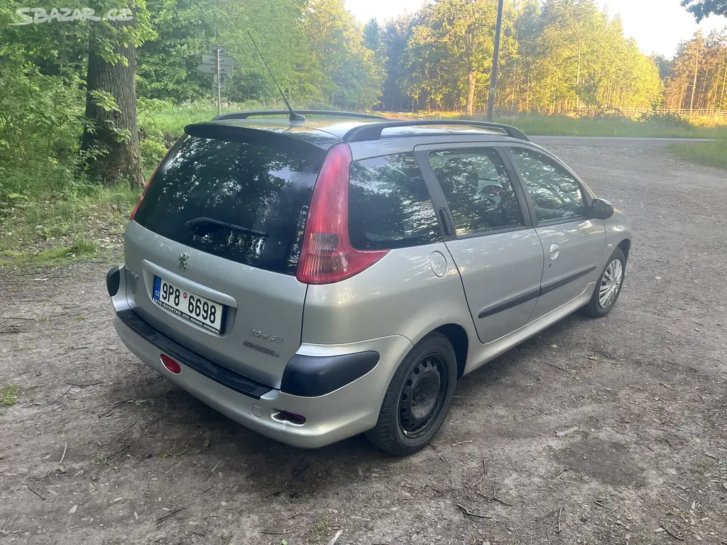 Peugeot 206 SW 1,4 65kw, r.v. 2005 - fotka 4