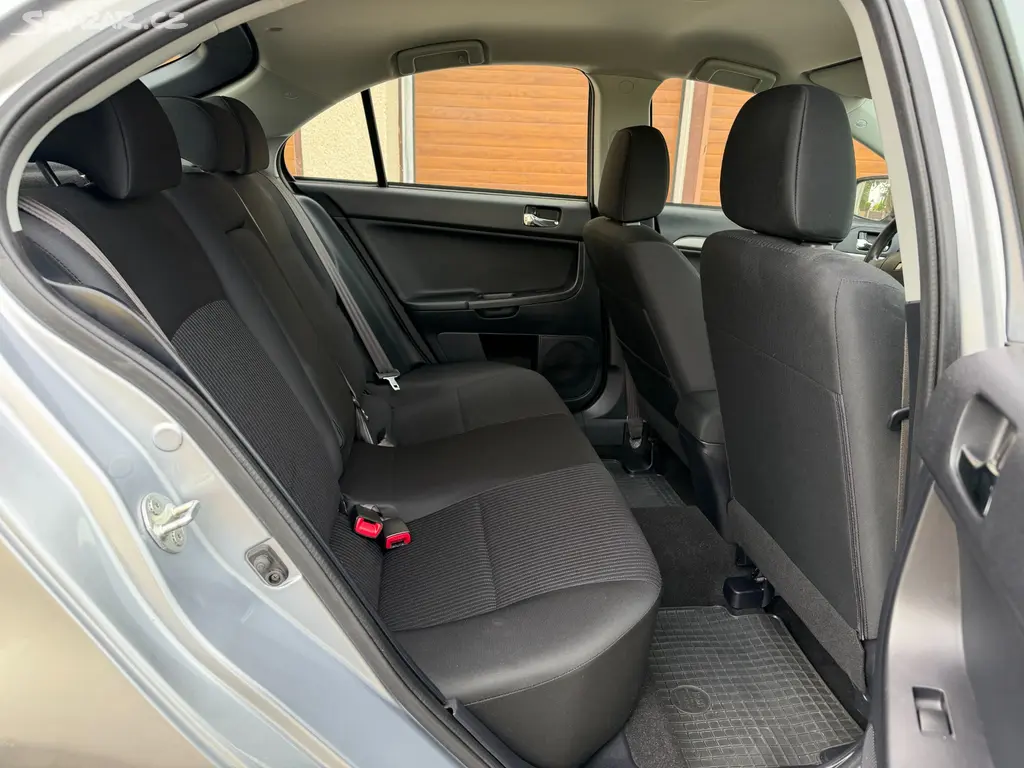 Mitsubishi Lancer 1.6i,naj. 39 000 km, ČR, 1. MAJ. - fotka 6