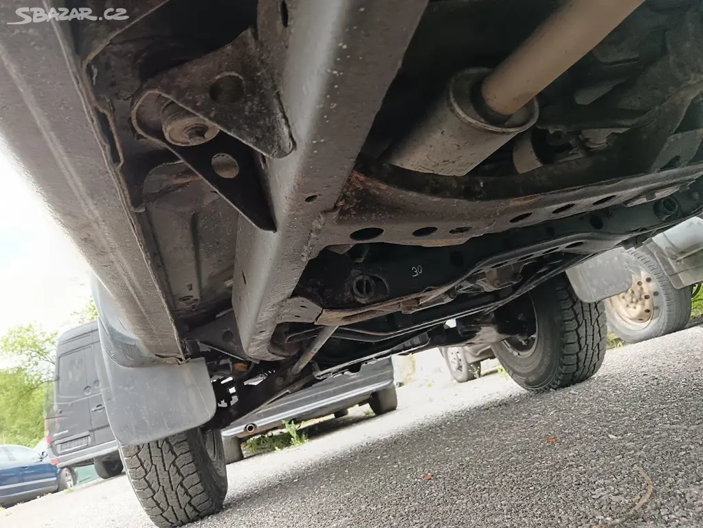 Nissan NAVARA 2,5 DOUBLECAB 4X4 - fotka 6