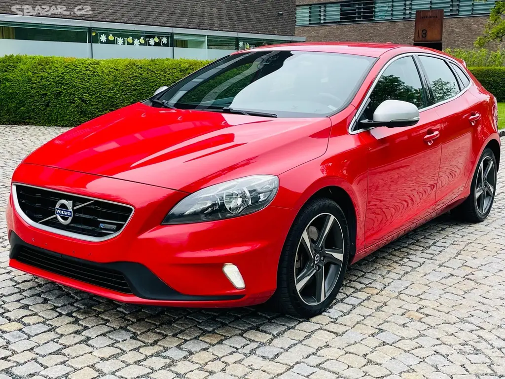 Volvo V40, 2.0 D3 R-DESIGN MANUÁL TAŽNÉ - fotka 4