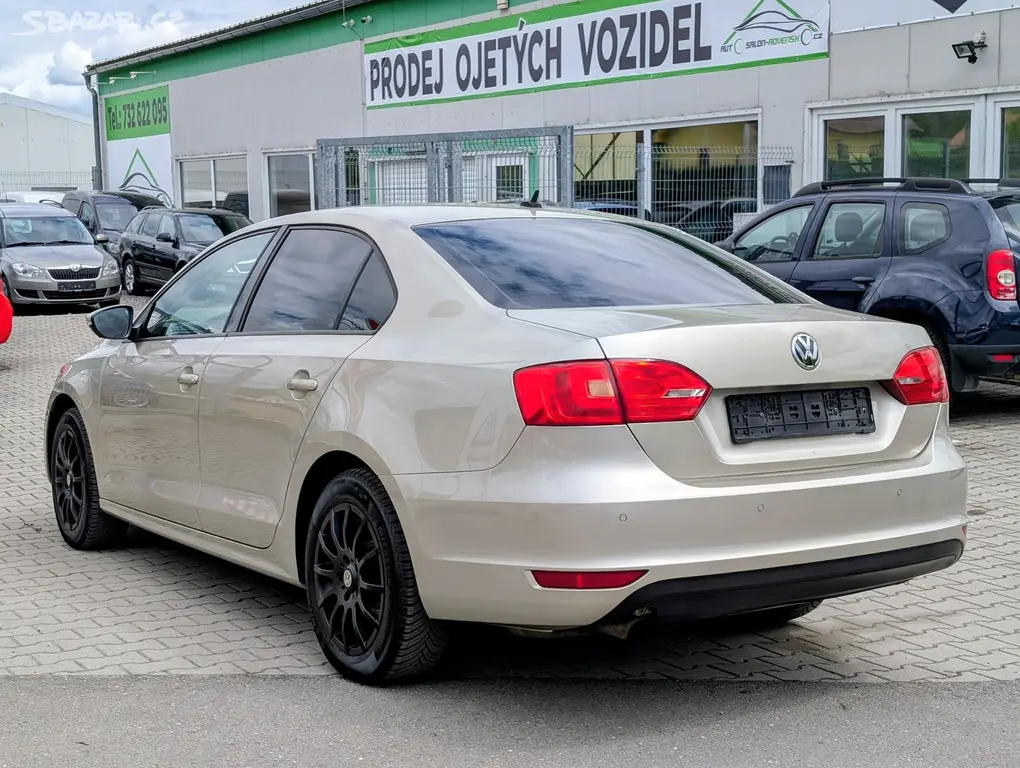 VOLKSWAGEN JETTA 1.2TSi 77kW 2012 - fotka 3