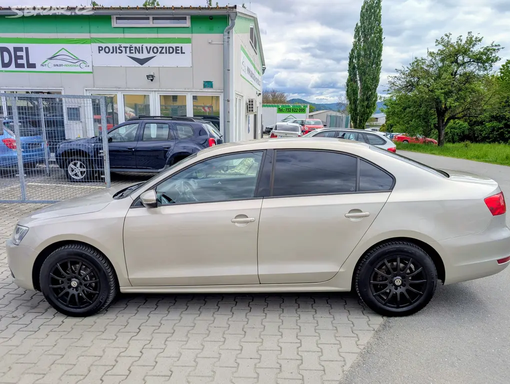 VOLKSWAGEN JETTA 1.2TSi 77kW 2012 - fotka 6
