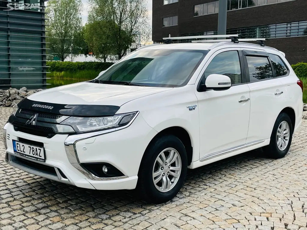 Mitsubishi Outlander, 2.4i+HYBRID 4x4 SERVISKA TAŽNÉ - fotka 4