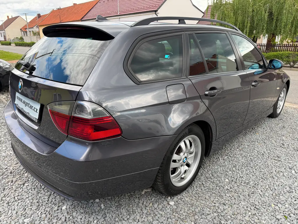 BMW 318i KOMBI ALU PEKNY STAV. - fotka 5