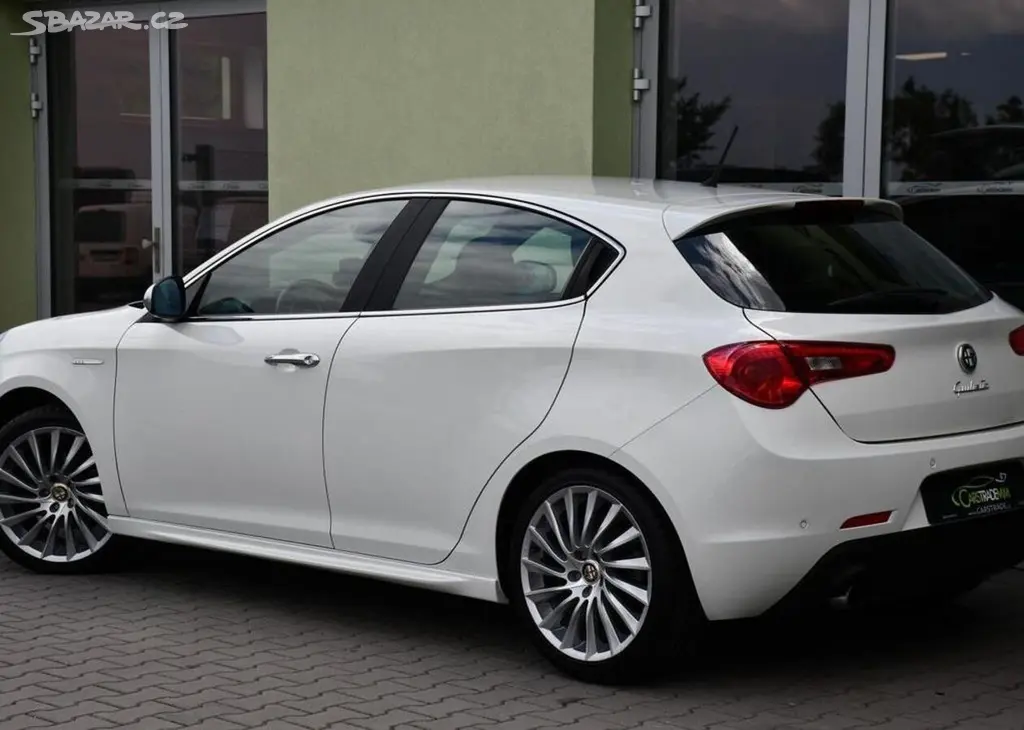 Alfa Romeo Giulietta 1.4TURBO 16V 2xALU 88 kw - fotka 3