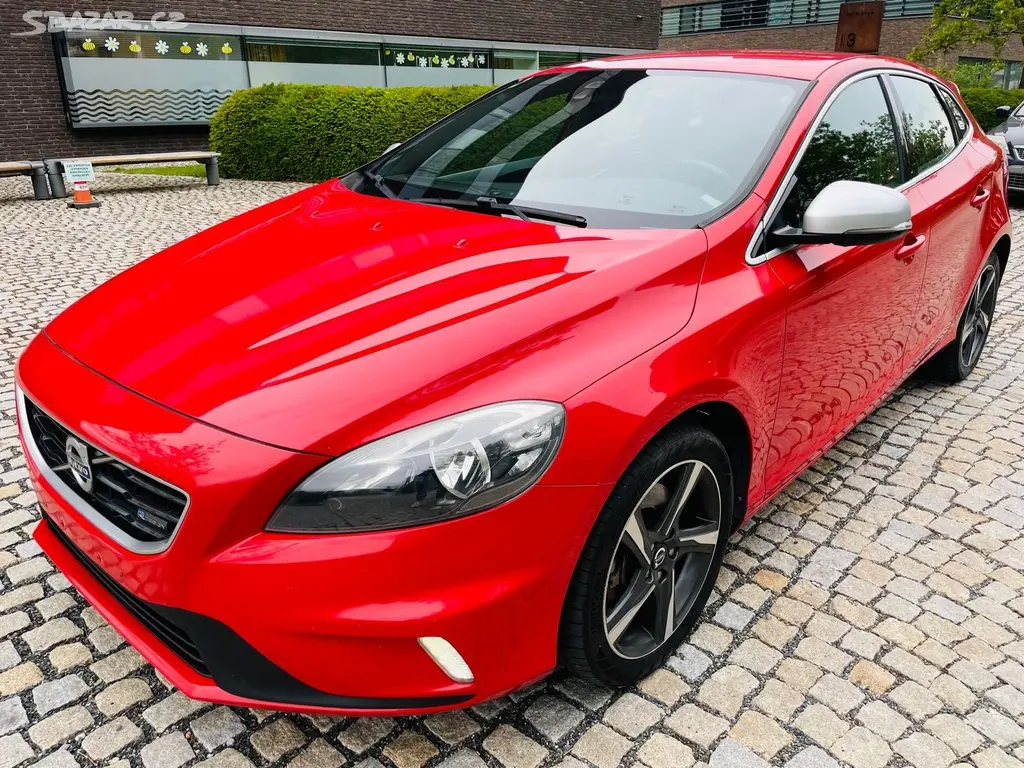 Volvo V40, 2.0 D3 R-DESIGN MANUÁL TAŽNÉ - fotka 5