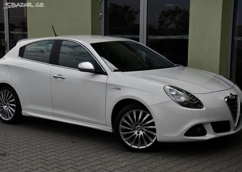 Alfa Romeo Giulietta 1.4TURBO 16V 2xALU 88 kw - fotka 2