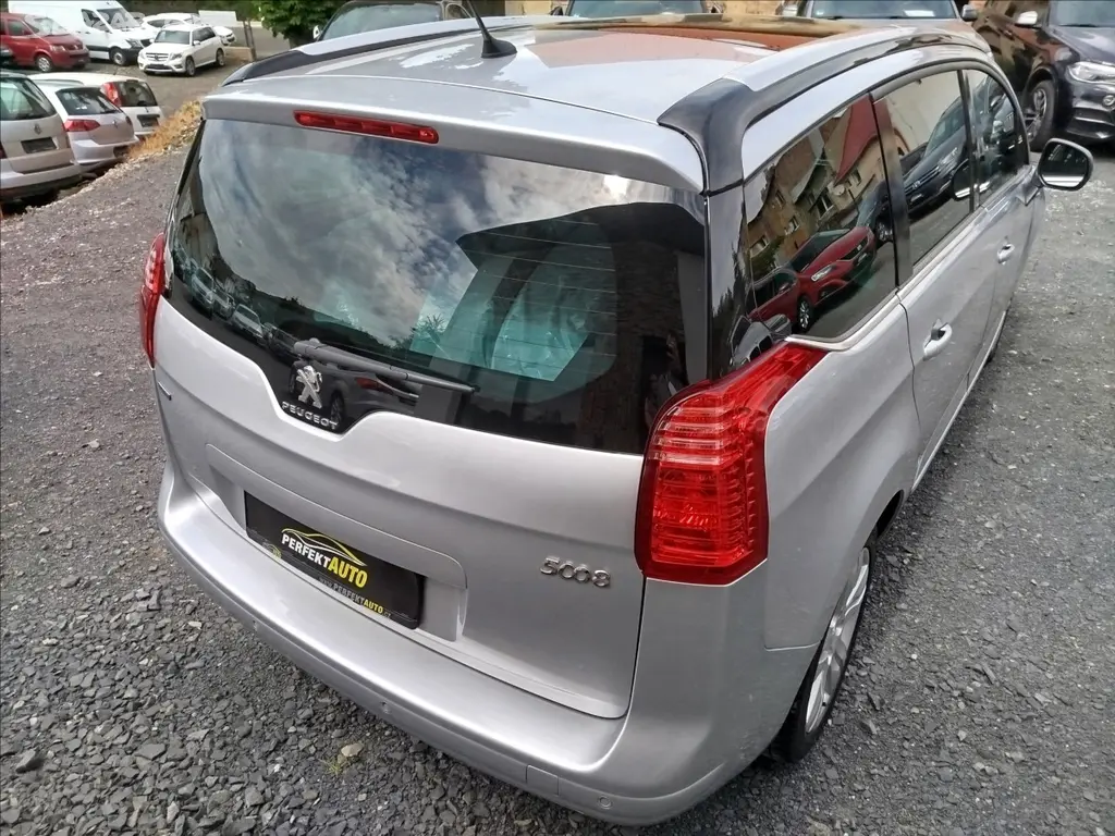 Peugeot 5008, 2,0 HDi 110kW,KRÁSNÝ STAV,7-MÍ - fotka 6