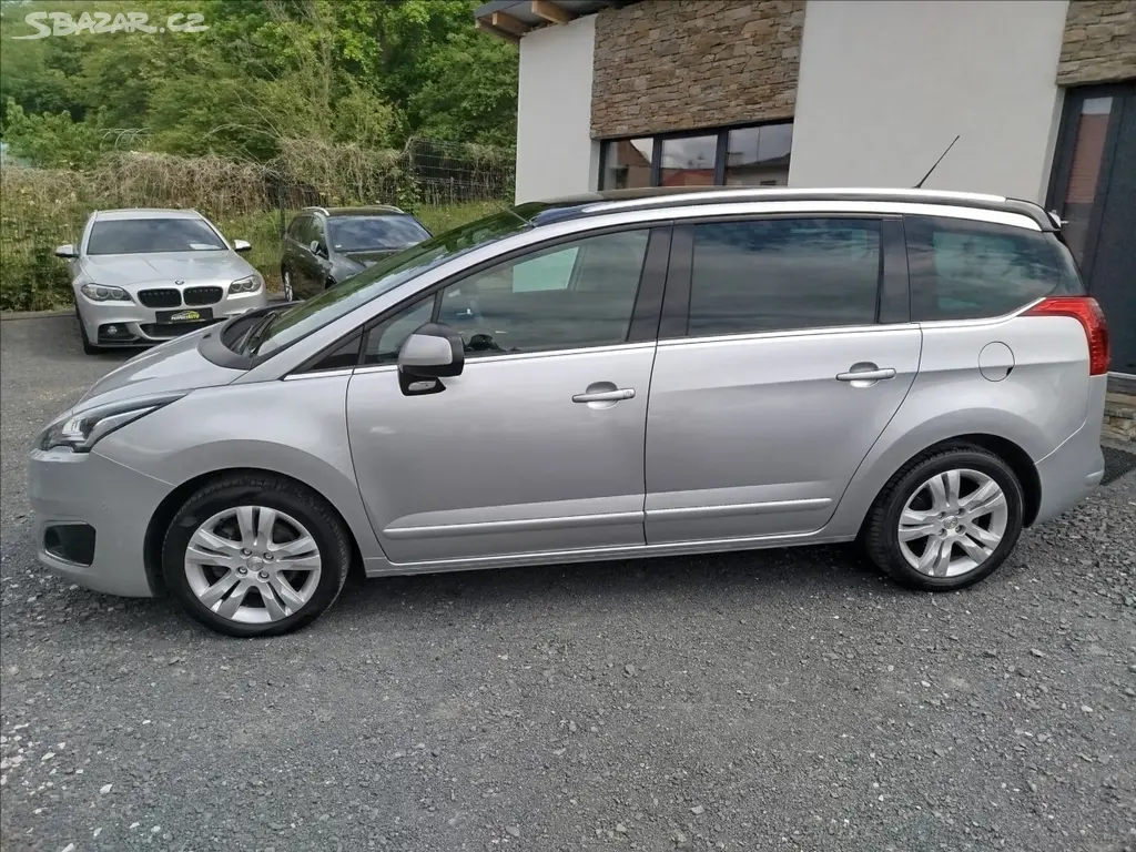 Peugeot 5008, 2,0 HDi 110kW,KRÁSNÝ STAV,7-MÍ - fotka 3