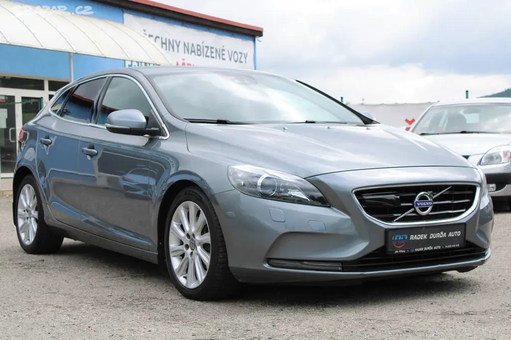 Volvo V40 2,0 D2 AUTOMAT,VÝHŘEVY,2015 - fotka 3