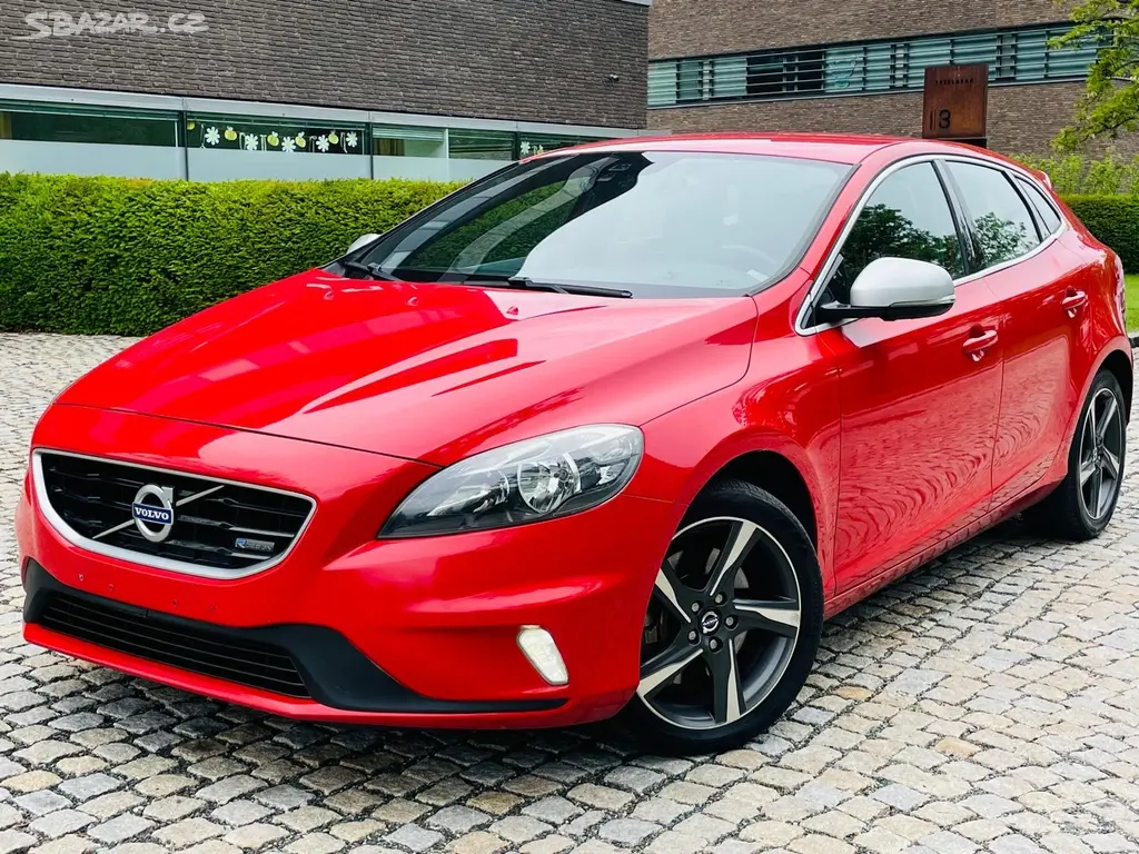 Volvo V40, 2.0 D3 R-DESIGN MANUÁL TAŽNÉ - fotka 3