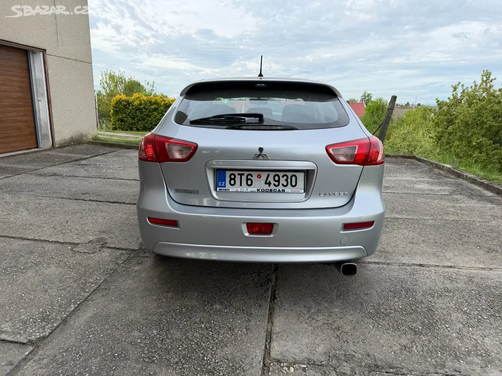 Mitsubishi Lancer 1.6i,naj. 39 000 km, ČR, 1. MAJ. - fotka 4