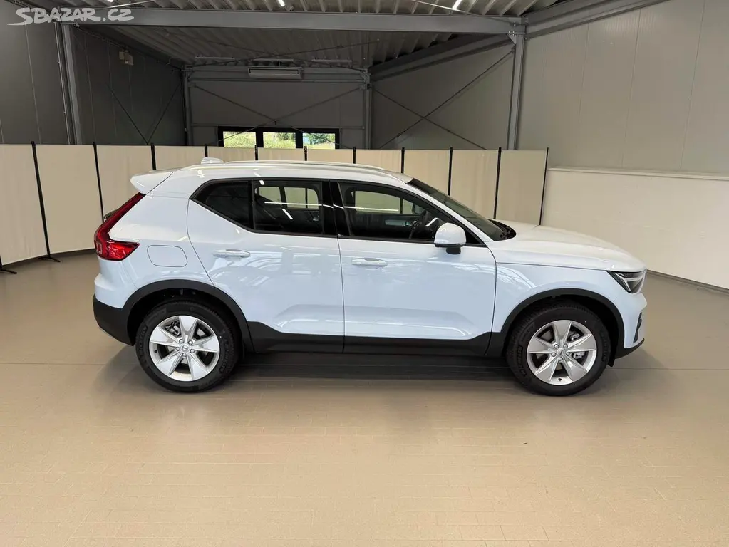 Volvo XC40, B3 2.0L 163 HP AT7 FWD CORE - fotka 5