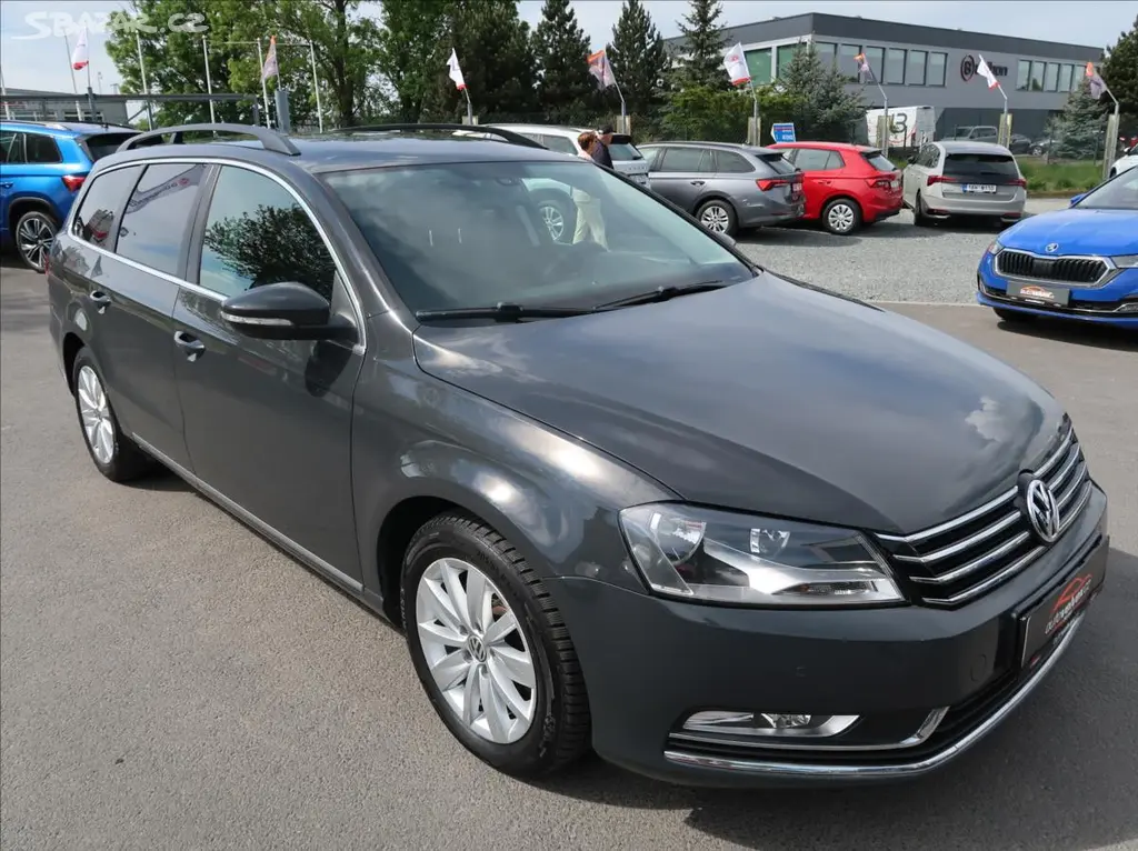 Volkswagen Passat, 2,0 TDi,103kW,Aut.klima,navi - fotka 2