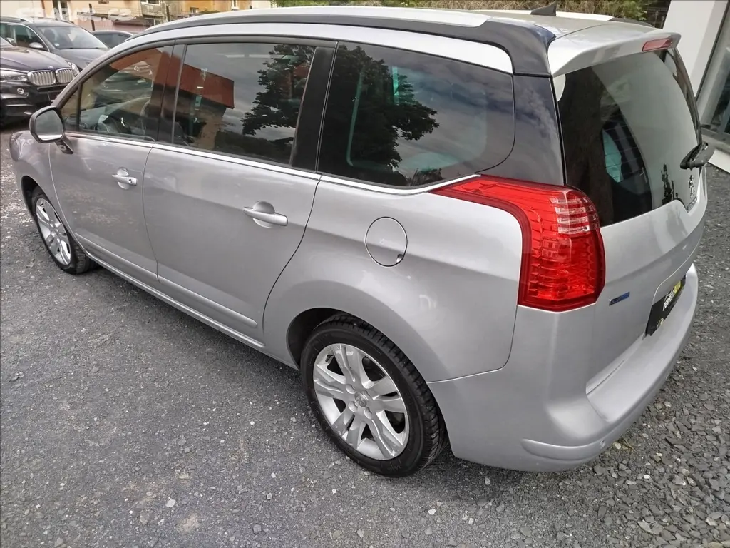 Peugeot 5008, 2,0 HDi 110kW,KRÁSNÝ STAV,7-MÍ - fotka 4