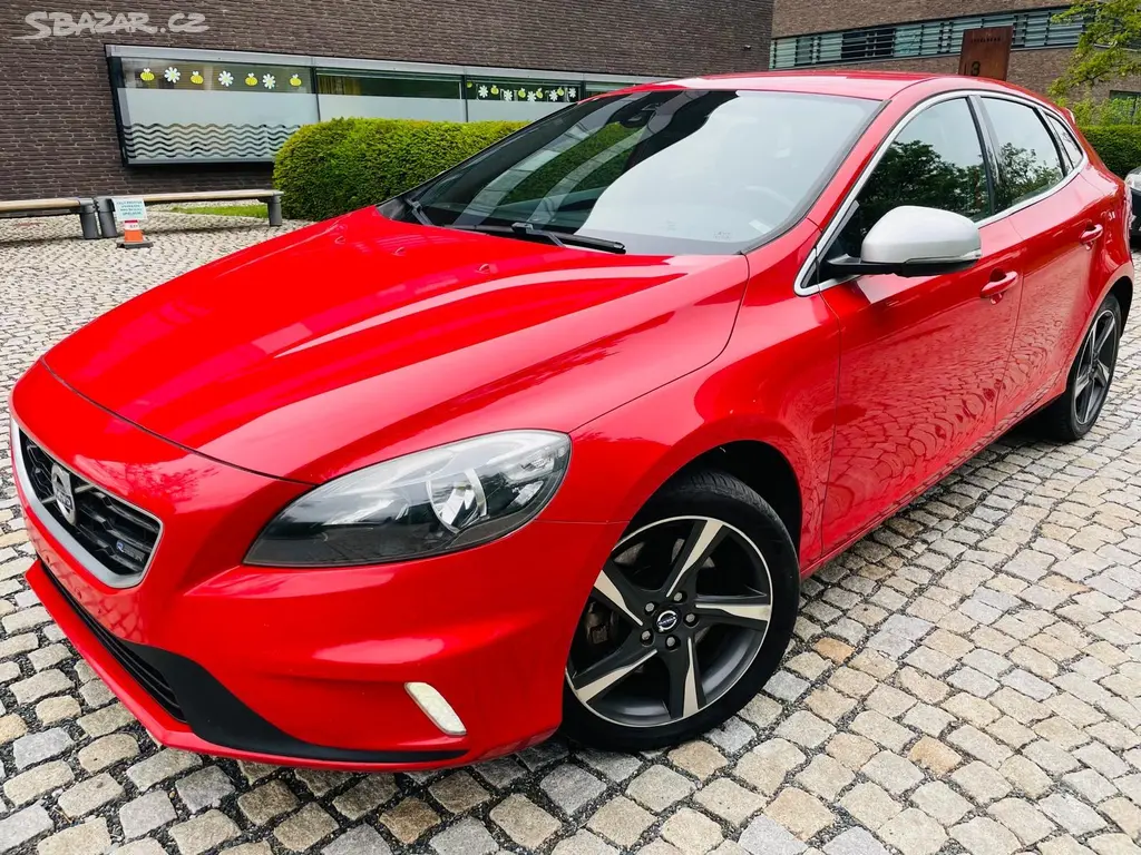 Volvo V40, 2.0 D3 R-DESIGN MANUÁL TAŽNÉ - fotka 2