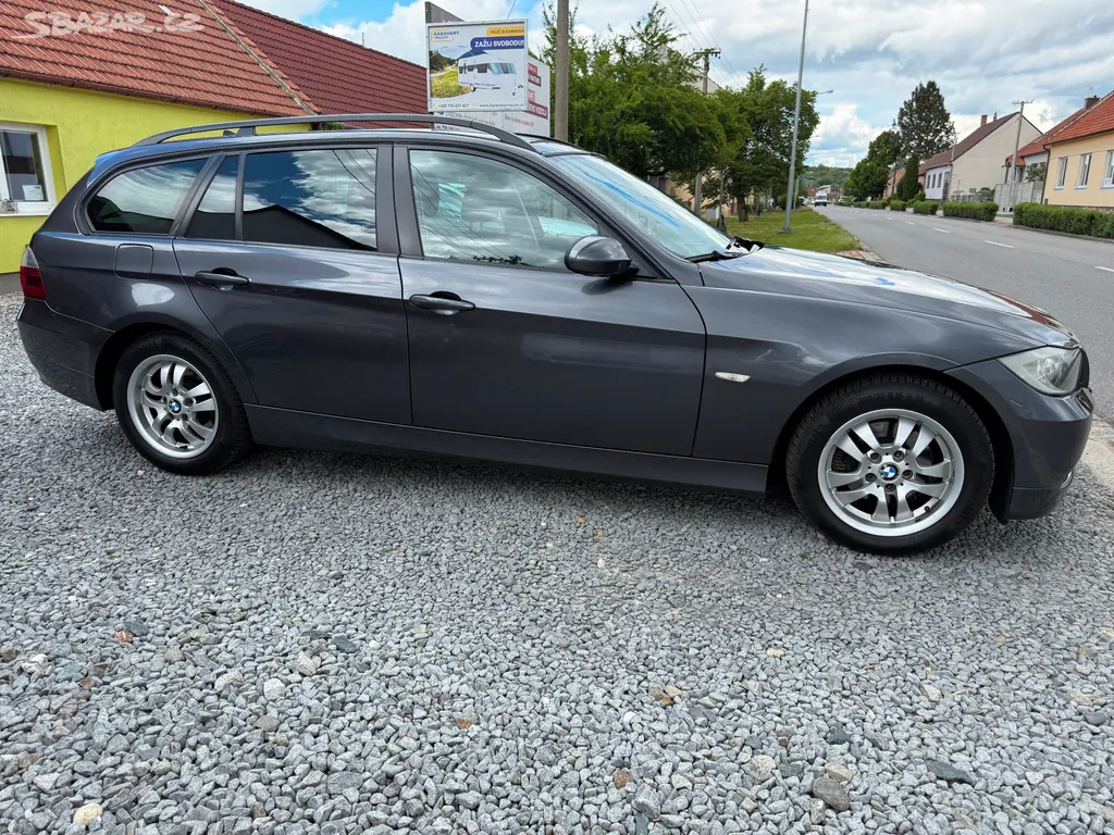 BMW 318i KOMBI ALU PEKNY STAV. - fotka 6