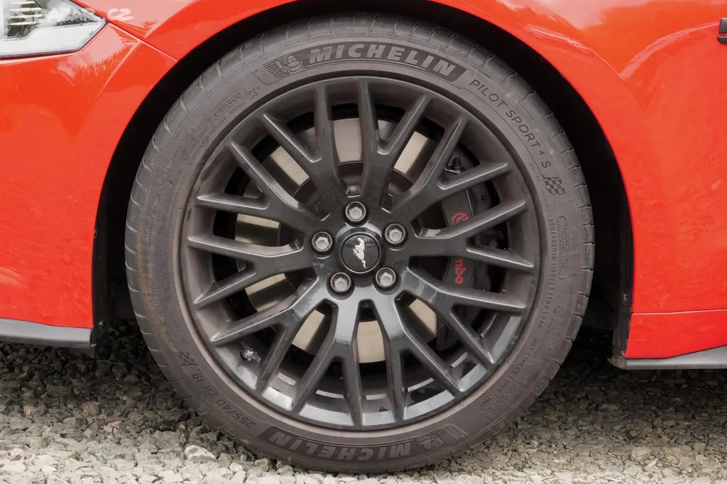 Ford Mustang, 5.0 V8 GT, DPH, ACC, Ventilace - fotka 4