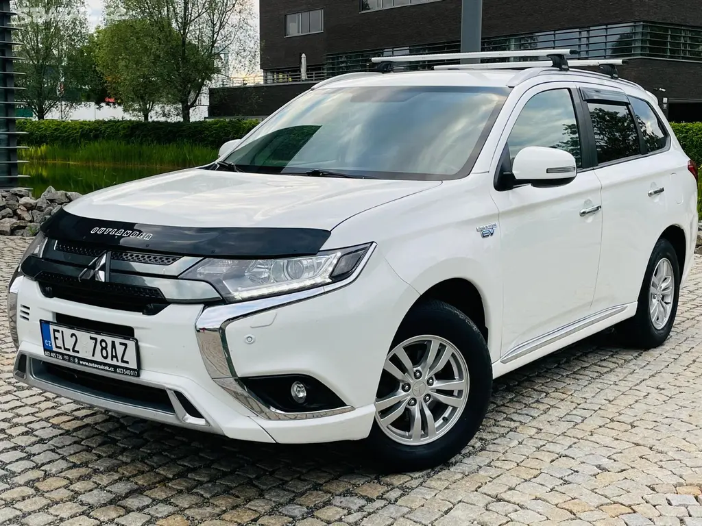 Mitsubishi Outlander, 2.4i+HYBRID 4x4 SERVISKA TAŽNÉ - fotka 3
