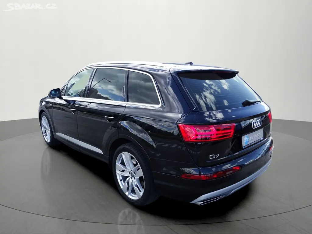 Audi Q7, 3.0TDI 200kw S-line Matrix 7mí - fotka 3