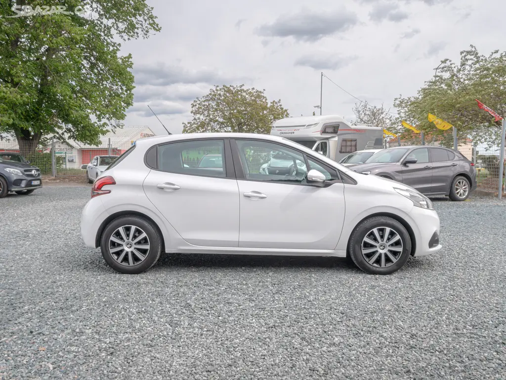 Peugeot 208 ČR 1.6HDI PO SERVISU - fotka 2