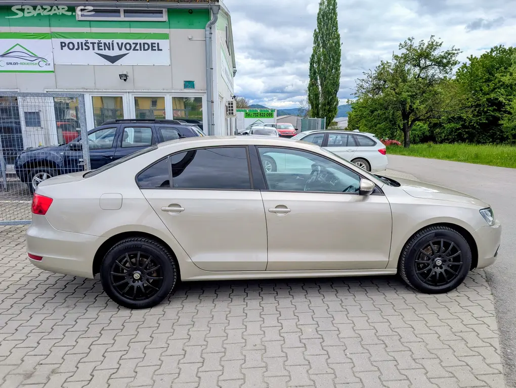 VOLKSWAGEN JETTA 1.2TSi 77kW 2012 - fotka 5
