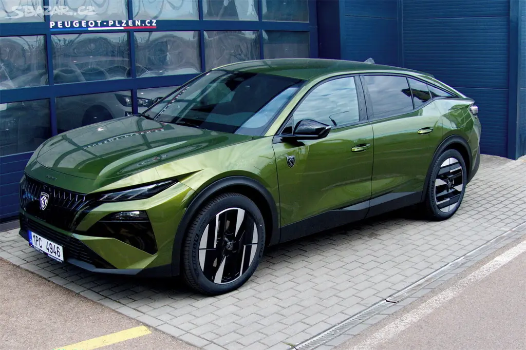 Peugeot 408, GT Plug-in HYBRID 240 e-DCS7