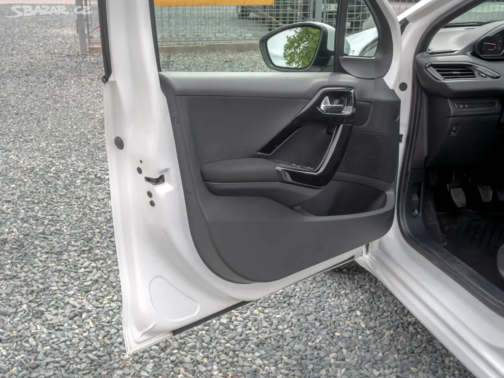 Peugeot 208 ČR 1.6HDI PO SERVISU - fotka 4