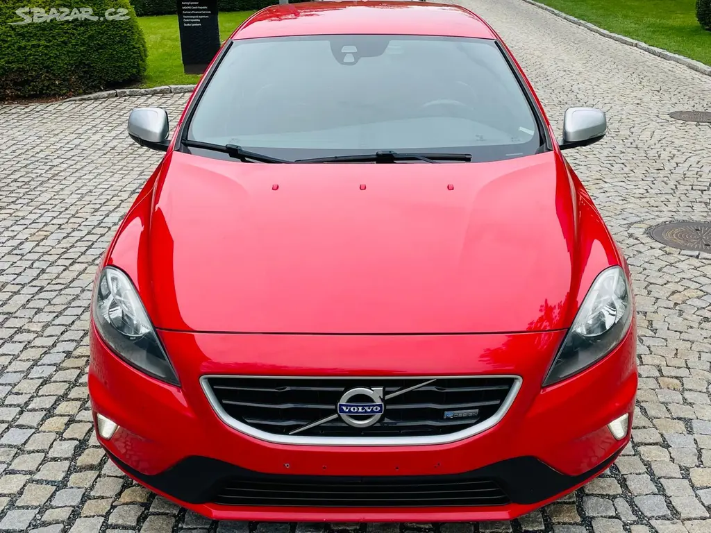 Volvo V40, 2.0 D3 R-DESIGN MANUÁL TAŽNÉ - fotka 6