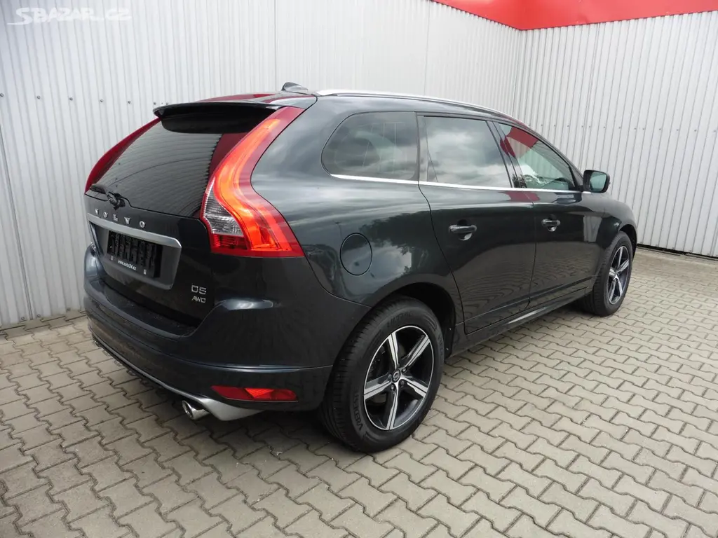 Volvo XC60, 2.4 D5 R-Design AWD A/T Navi - fotka 3