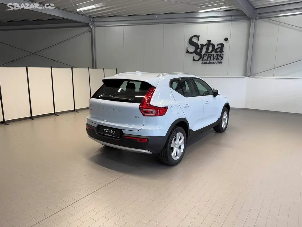 Volvo XC40, B3 2.0L 163 HP AT7 FWD CORE - fotka 4