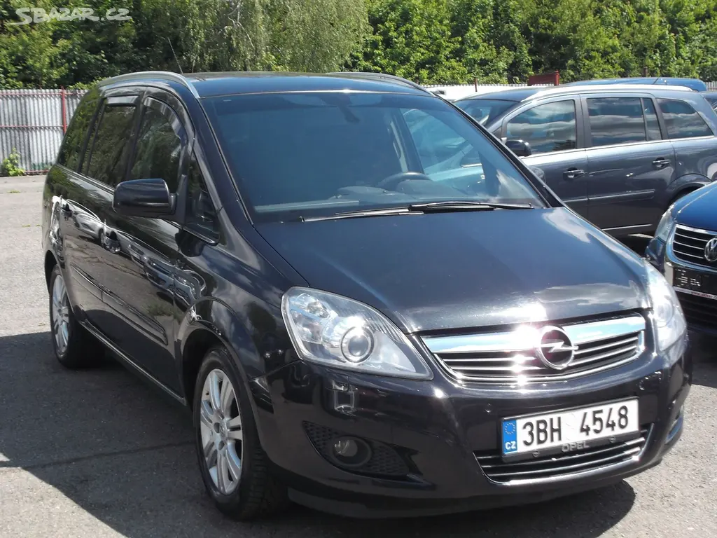 Opel Zafira 1.8i 16V 7.míst,serv.knižka,novrozvody - fotka 2