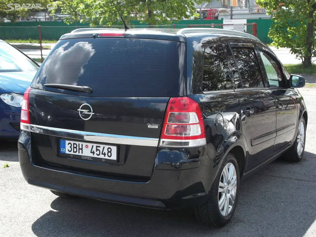 Opel Zafira 1.8i 16V 7.míst,serv.knižka,novrozvody - fotka 3