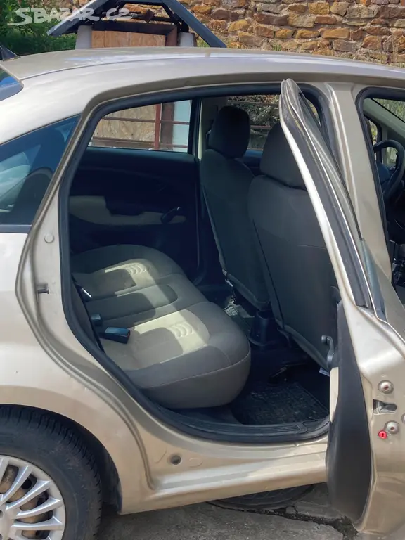 Automobil Fiat linea - fotka 5