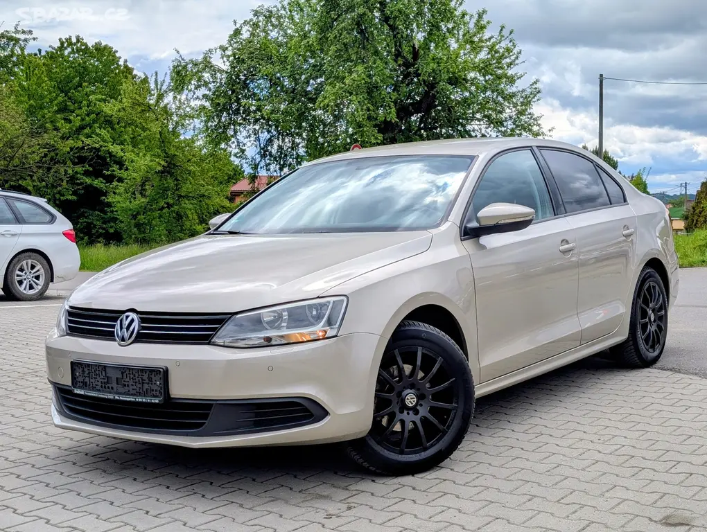 VOLKSWAGEN JETTA 1.2TSi 77kW 2012 - fotka 2