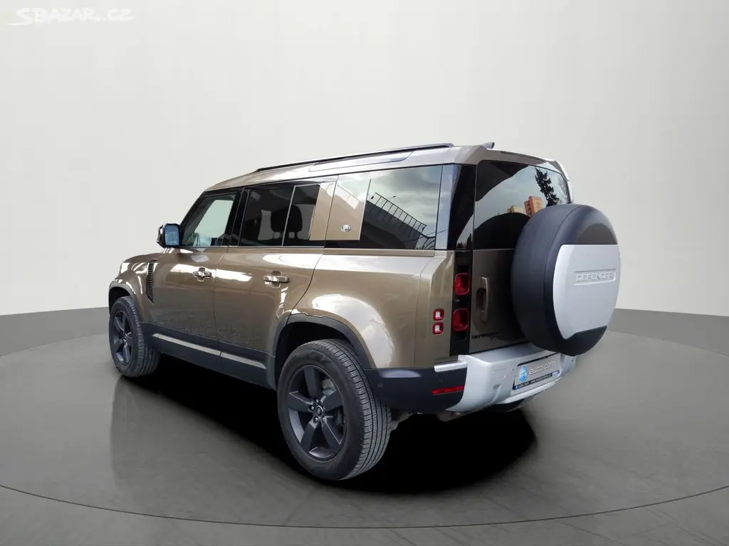 Land Rover Defender, 110 D300 221kW Black Packet ČR - fotka 3